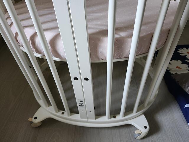 baby crib