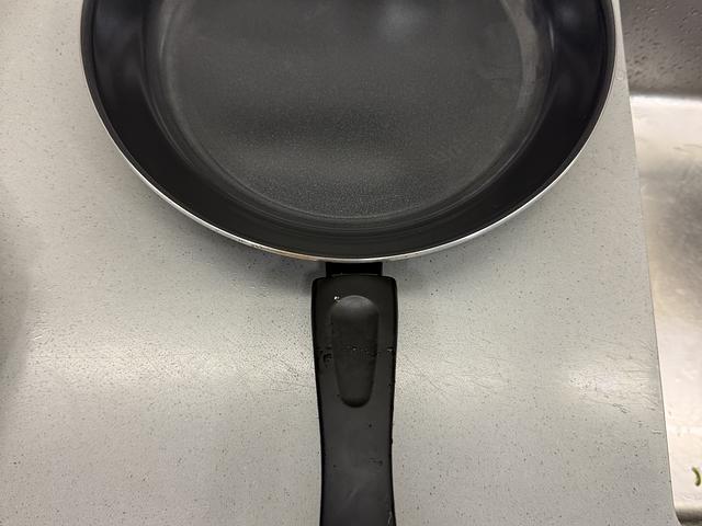 IKEA non stick pan 28cm