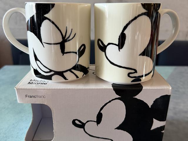 Mickey and Minnie mugs set