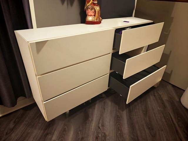 THE BEDROOM DRESSER
