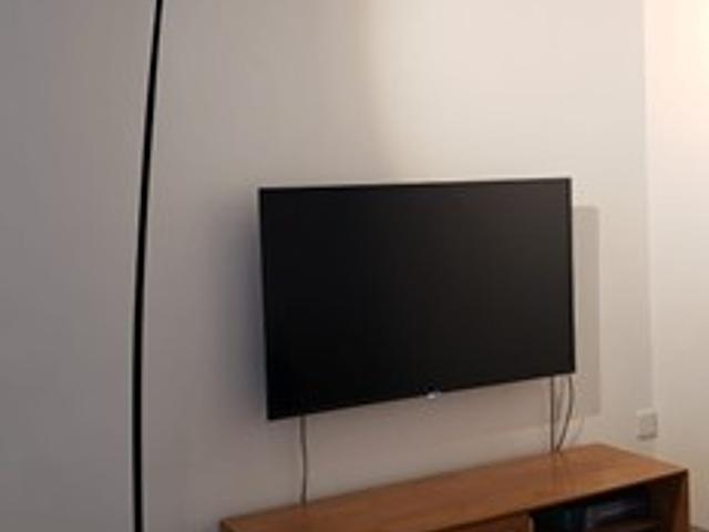TCL Smart TV 50" with remote control