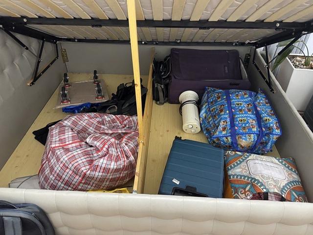 King Size bed, seahorse mattress,hydraulic storage