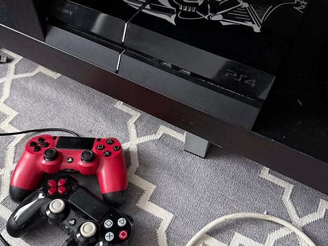 PS4 PlayStation 4 Darth Vader Edition HDD