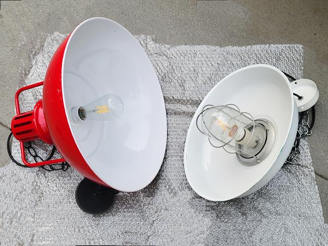 Chandelier/Plastic flowerpot/Metal shelf