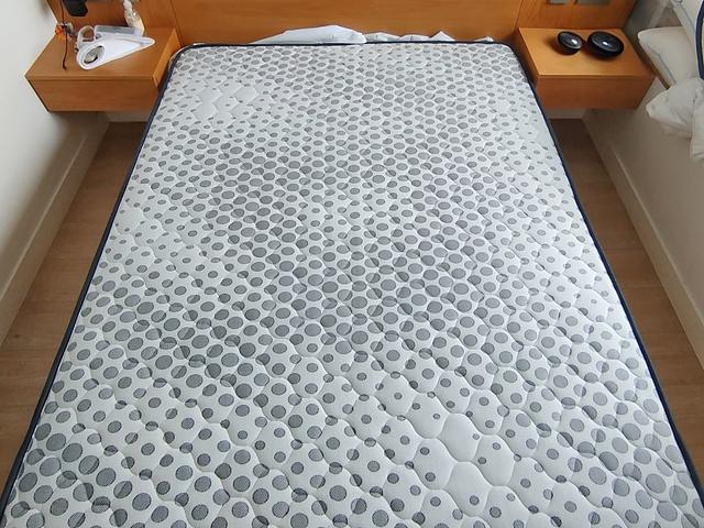 Mattress/dining table/tv