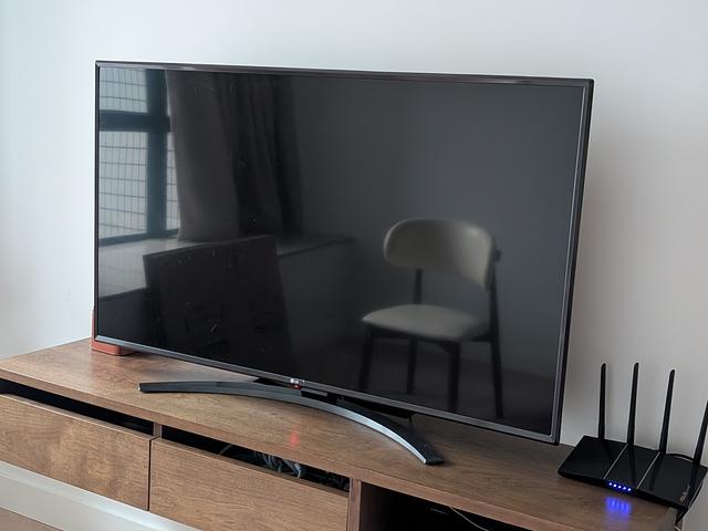 Mattress/dining table/tv