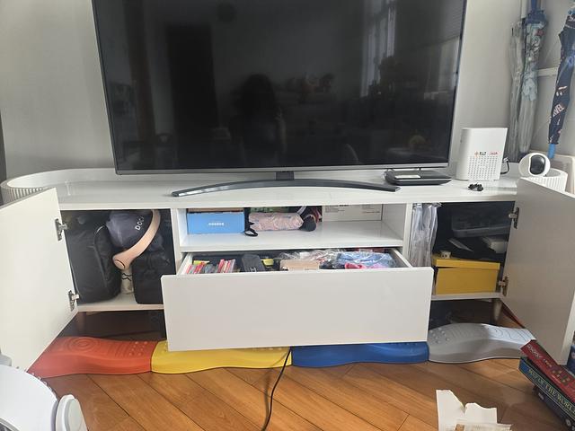 White TV drawer/stand with Storage