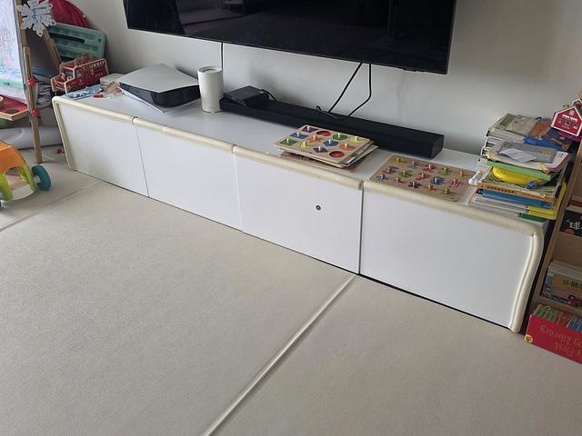 Decor8 White tv cabinet 220x40x40cm